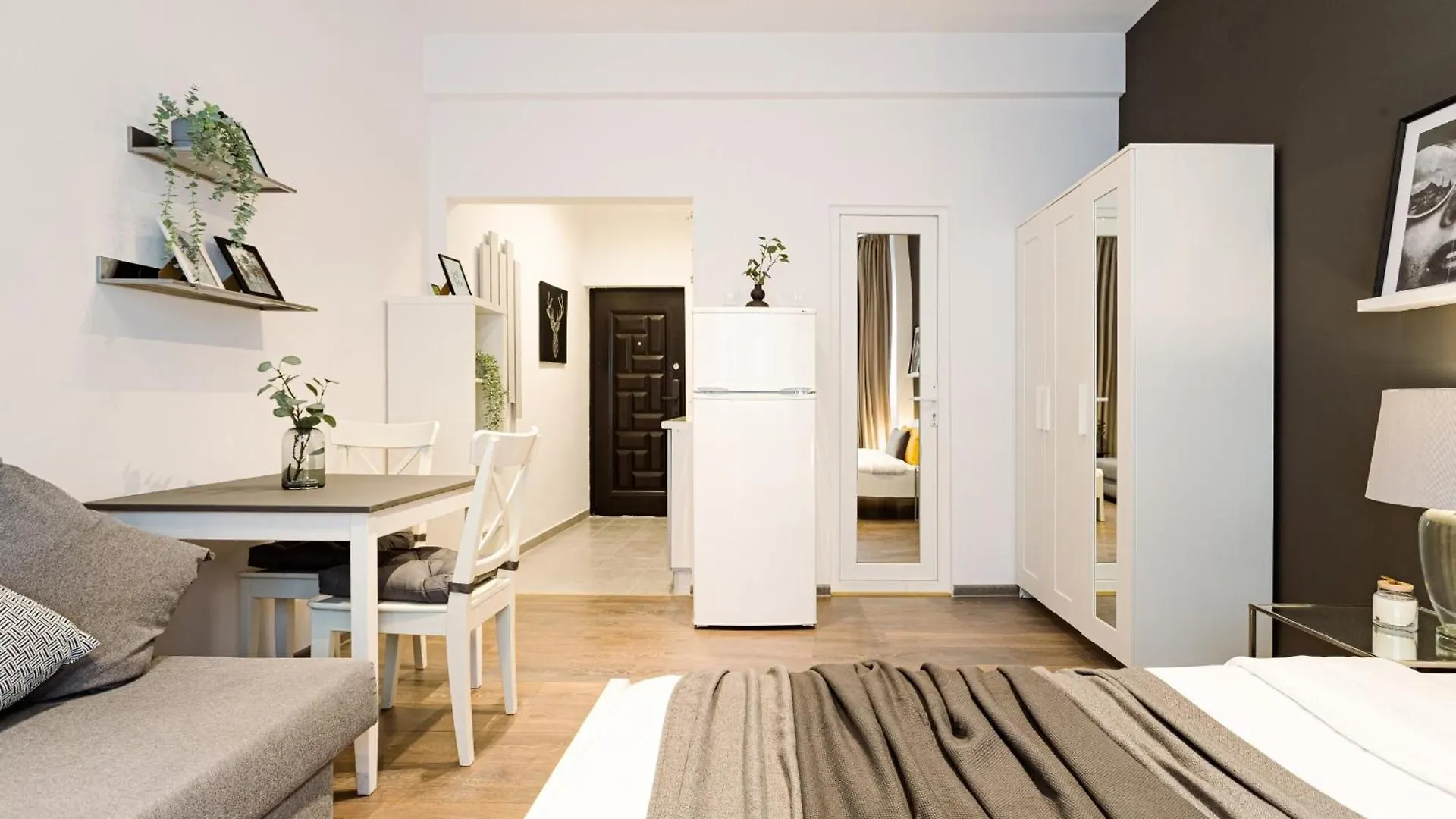 Heart Of Bucharest - Cozy Studios On Smardan Street 0*,  Romania